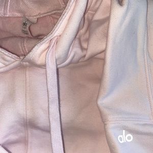 Alo Yoga baby pink cropped hoodie